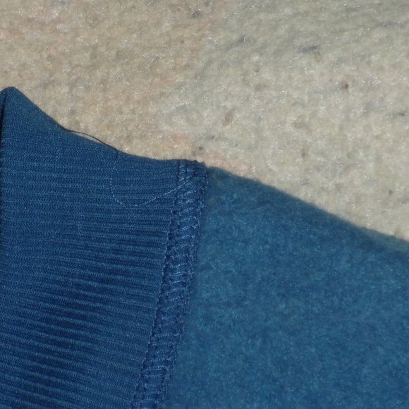 Vintage Bobbie Brooks Women's Blue Long Sleeve V-Neck Sweater Size M/M (10-12) - Picture 3 of 16